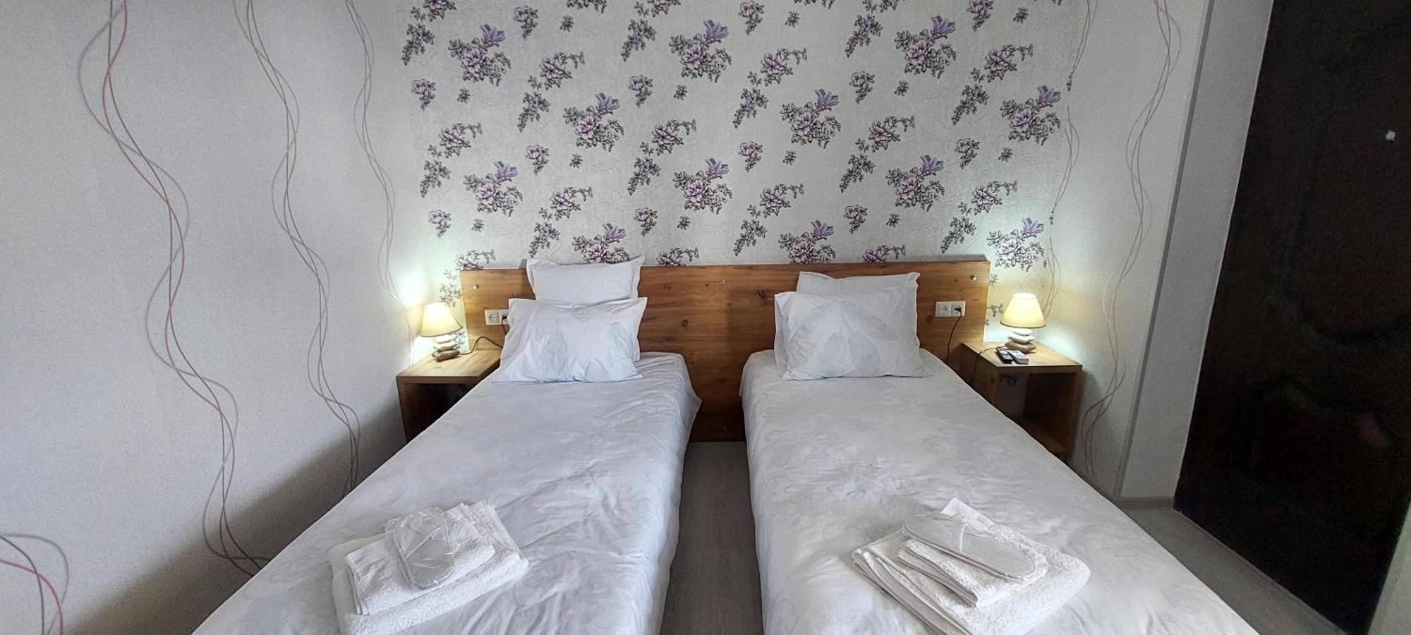 Hilltop Guest House Кутаїсі Екстер'єр фото
