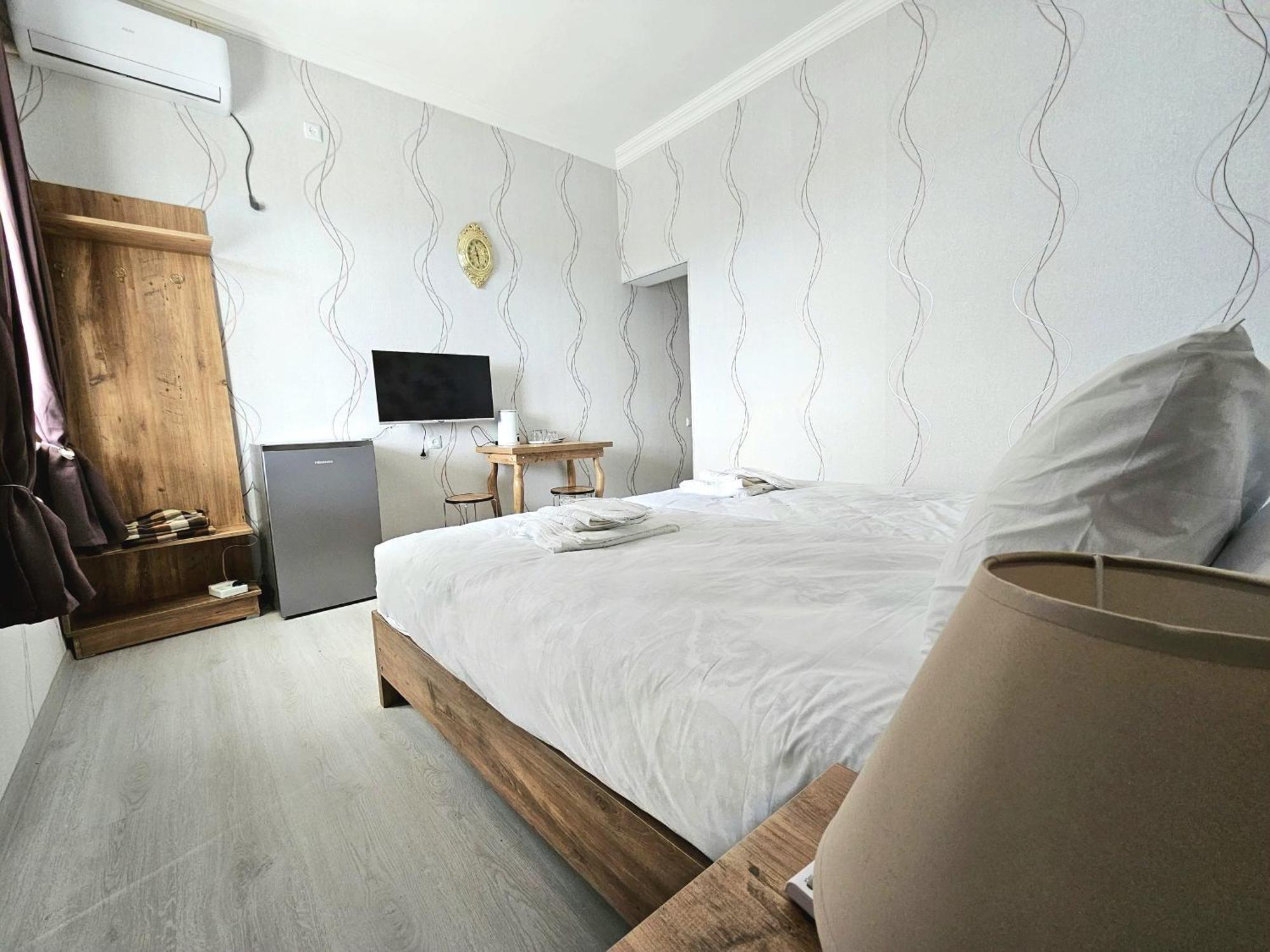 Hilltop Guest House Кутаїсі Екстер'єр фото