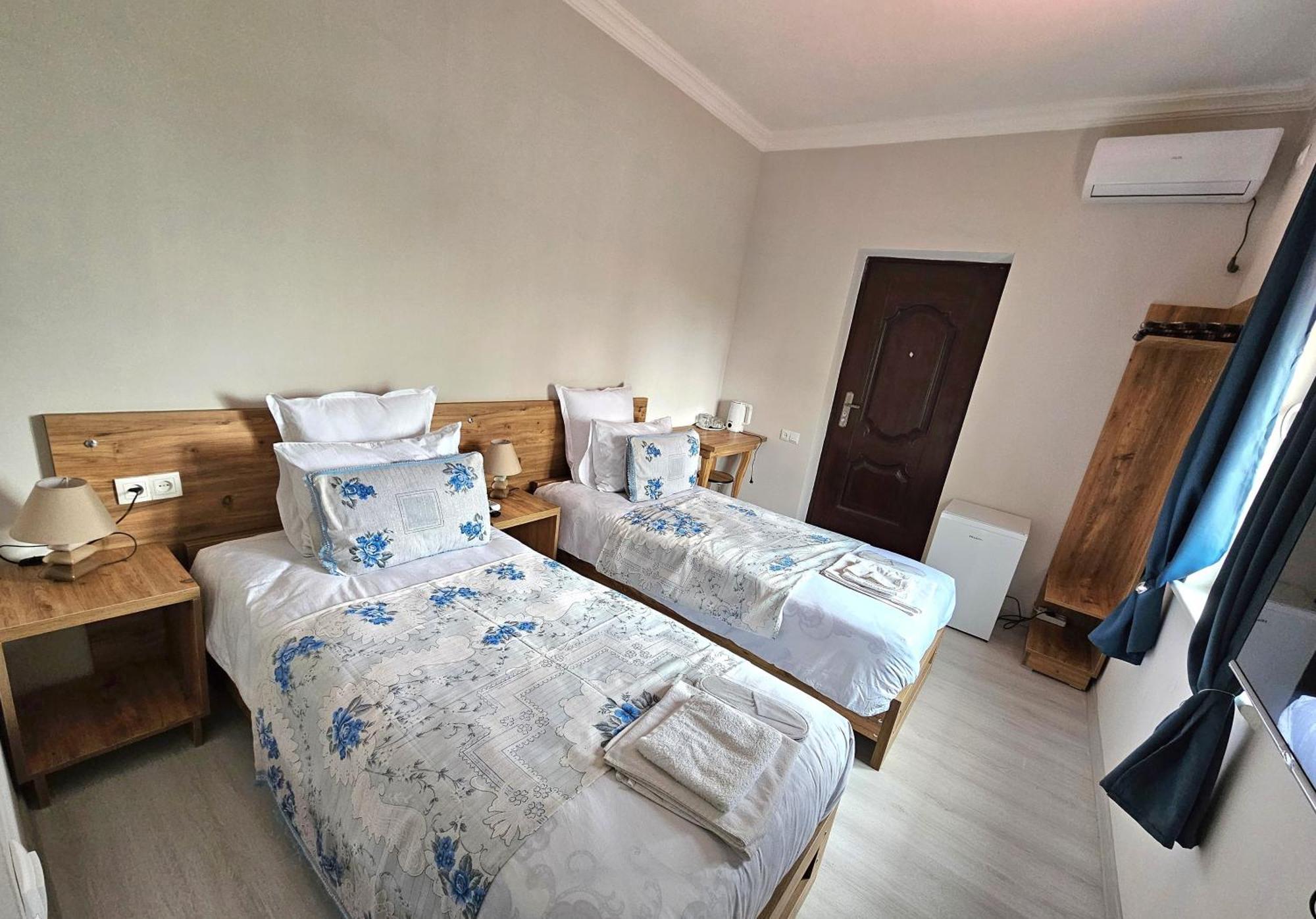 Hilltop Guest House Кутаїсі Екстер'єр фото
