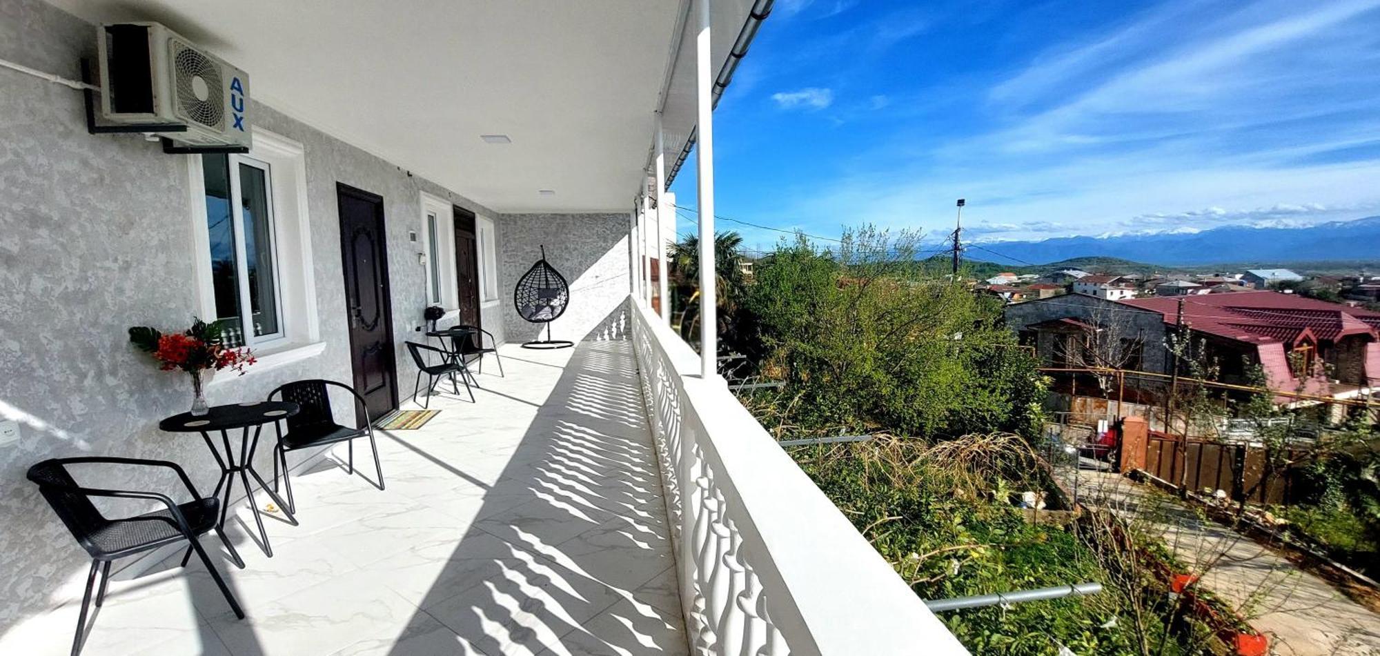 Hilltop Guest House Кутаїсі Екстер'єр фото