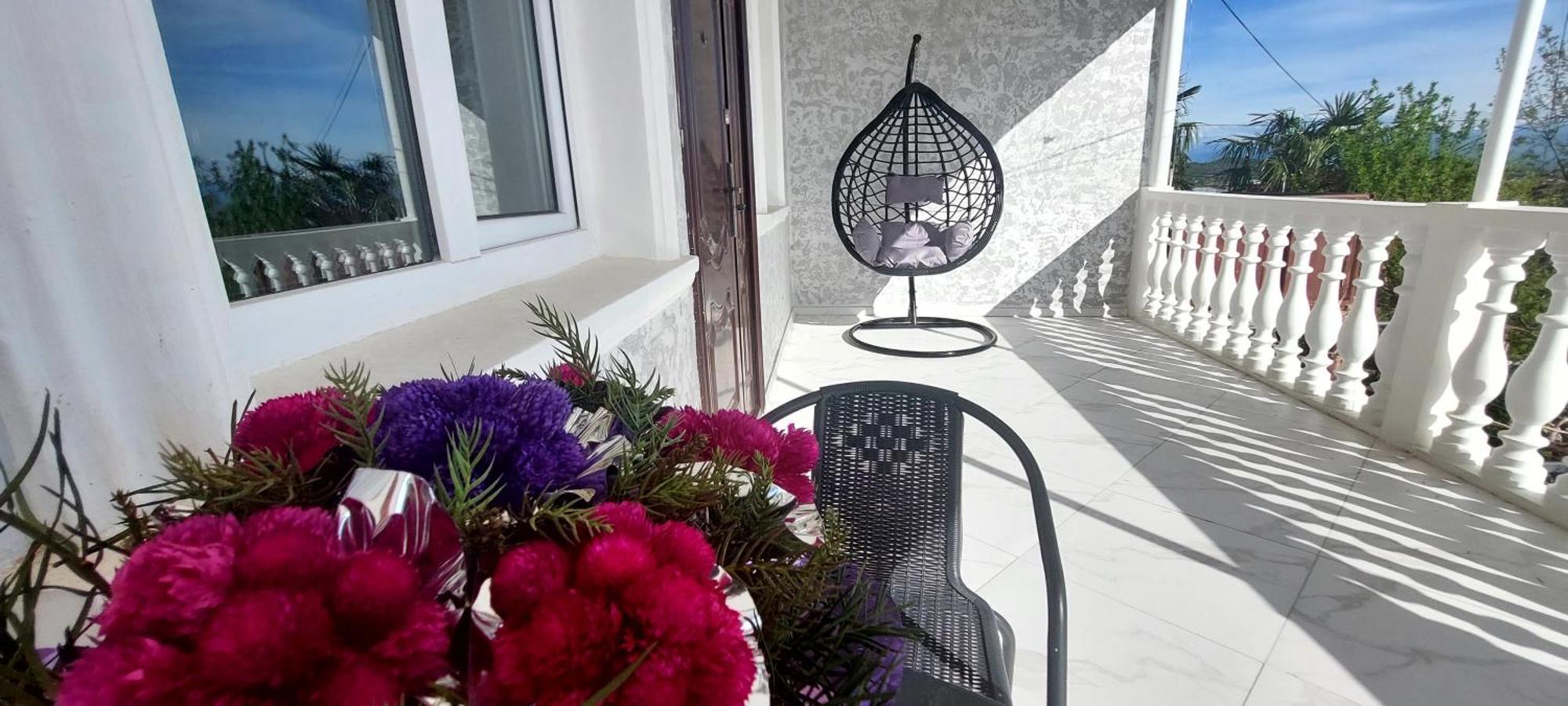 Hilltop Guest House Кутаїсі Екстер'єр фото