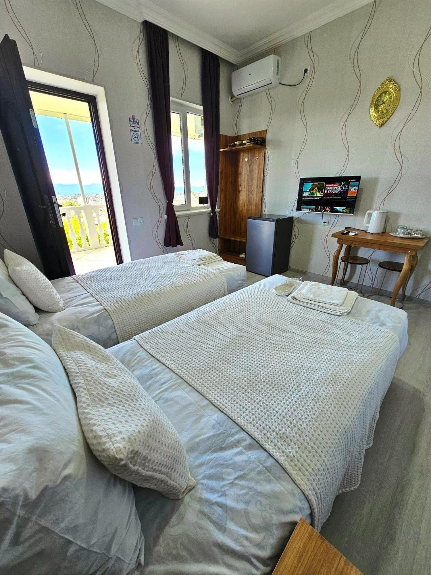 Hilltop Guest House Кутаїсі Екстер'єр фото